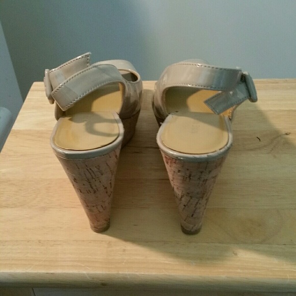 Nine West NWOB  Women's Cork Wedge shoes - Picture 2 of 3